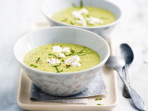 soupe-froide-de-courgettes-a-la-menthe-et-chevre-frais